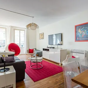 Apartment Saint Honore Louvre With Ac, Paris